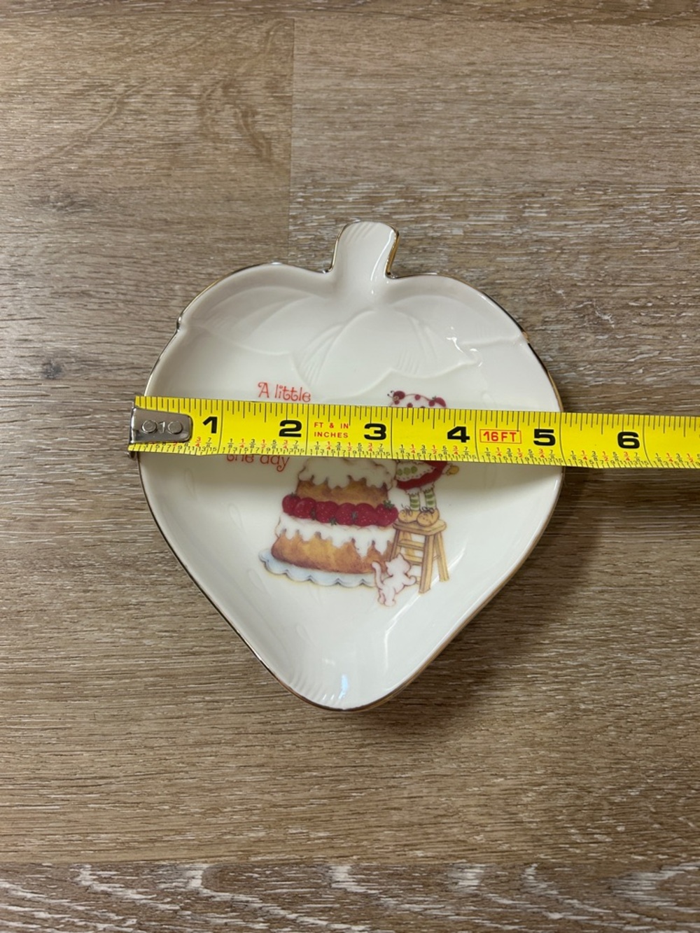 Strawberry Shortcake Porcelain Trinket Dish - Picture 3 of 4